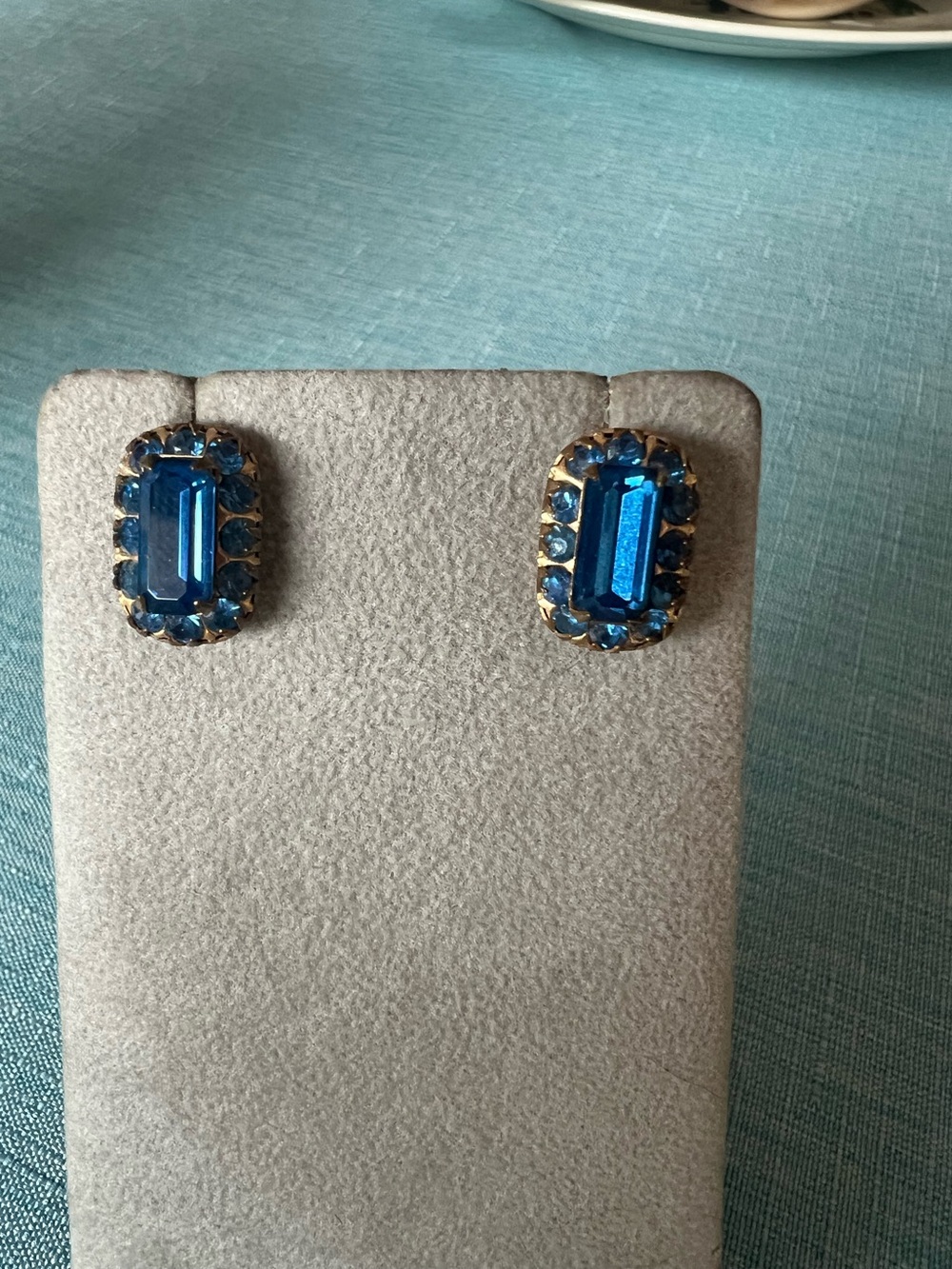 Gorgeous vintage faux sapphire screw back earrings